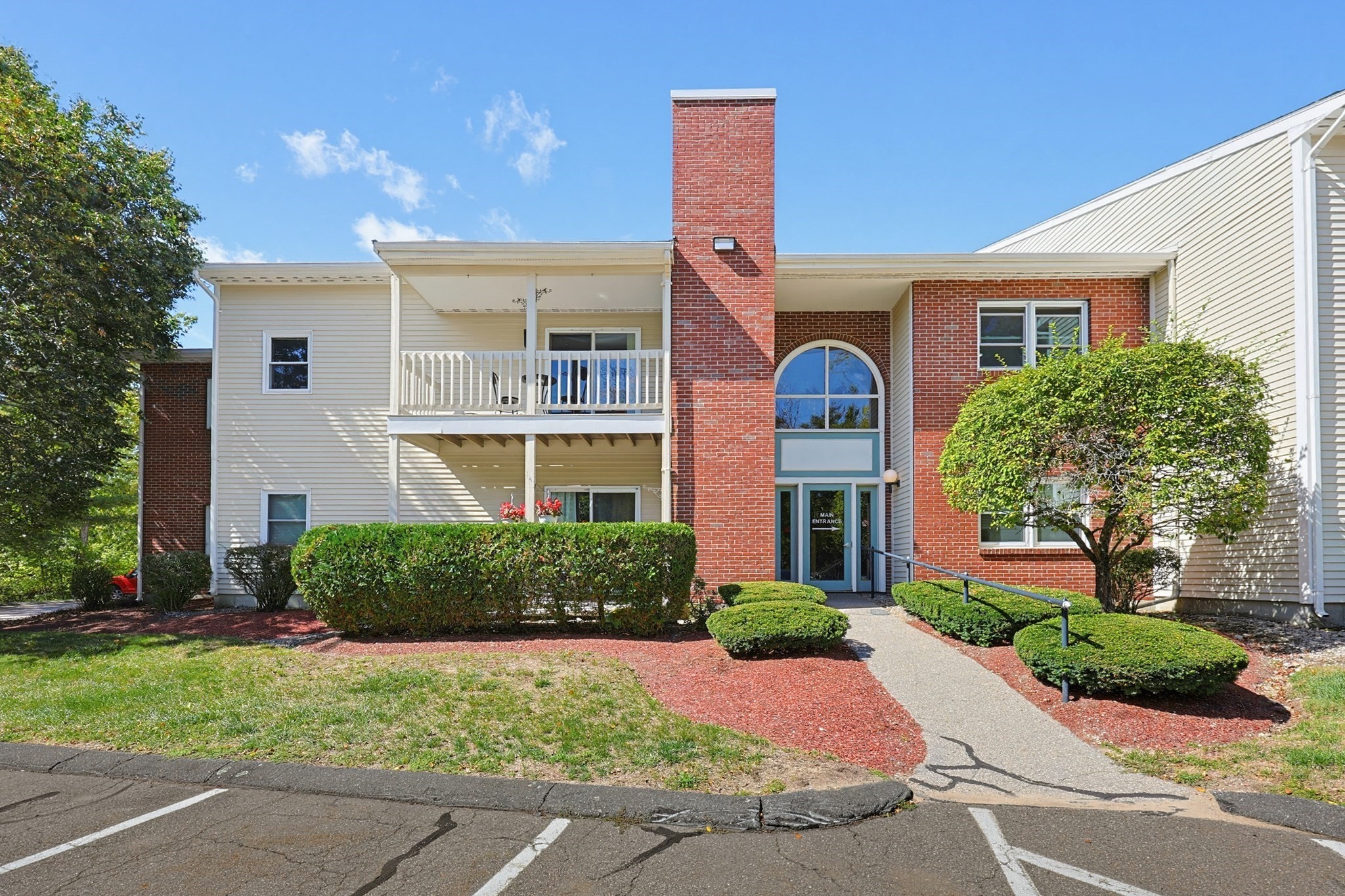 2-bed Condo at 47 Rose Ct # 47, Norwood