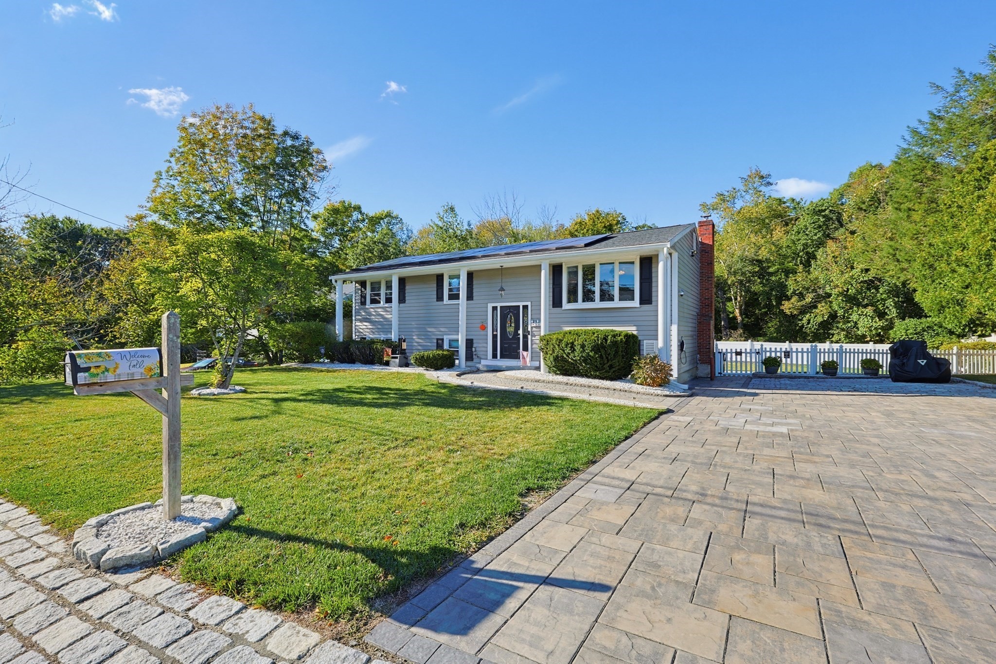 4-bed Single Family at 39 Candy Ln, Brockton