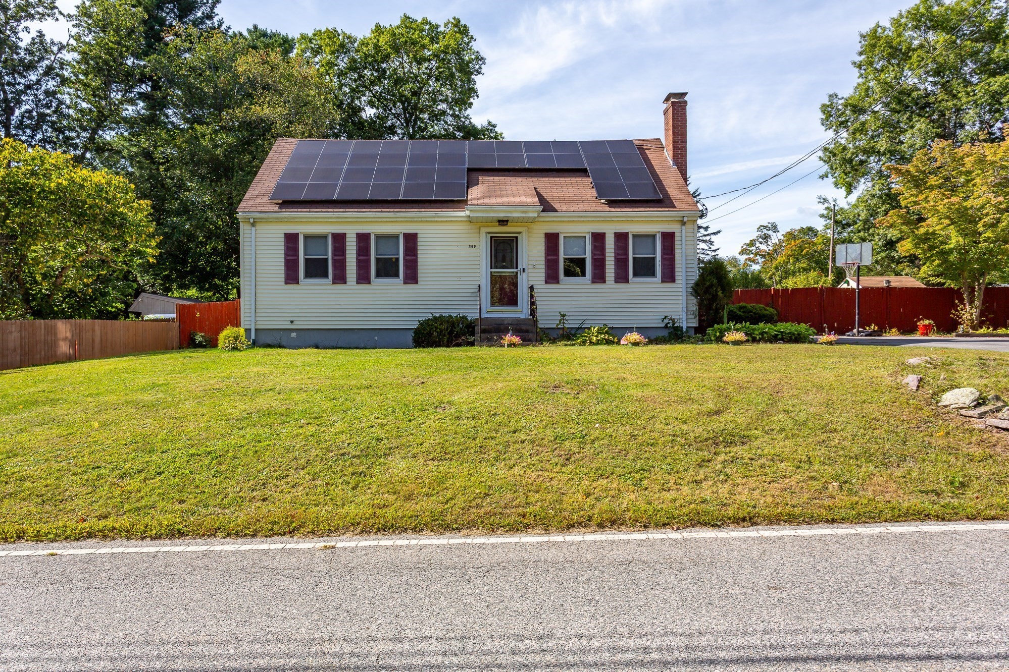 Casa Unifamiliar de 4 quartos em 359 Pike Ave, Attleboro
