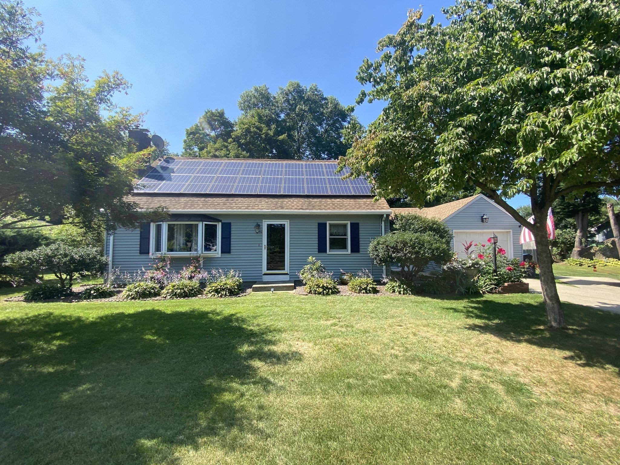 3-bed Single Family at 46 Country Rd, Agawam