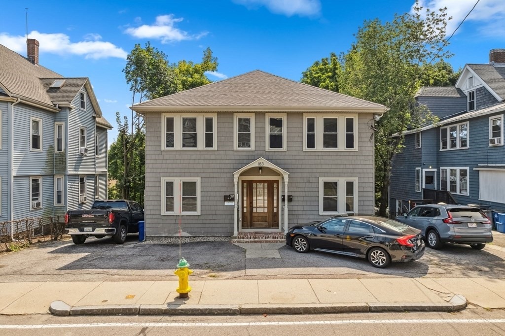 Multifamiliar de 8 quartos em 183 Whitwell St, Quincy