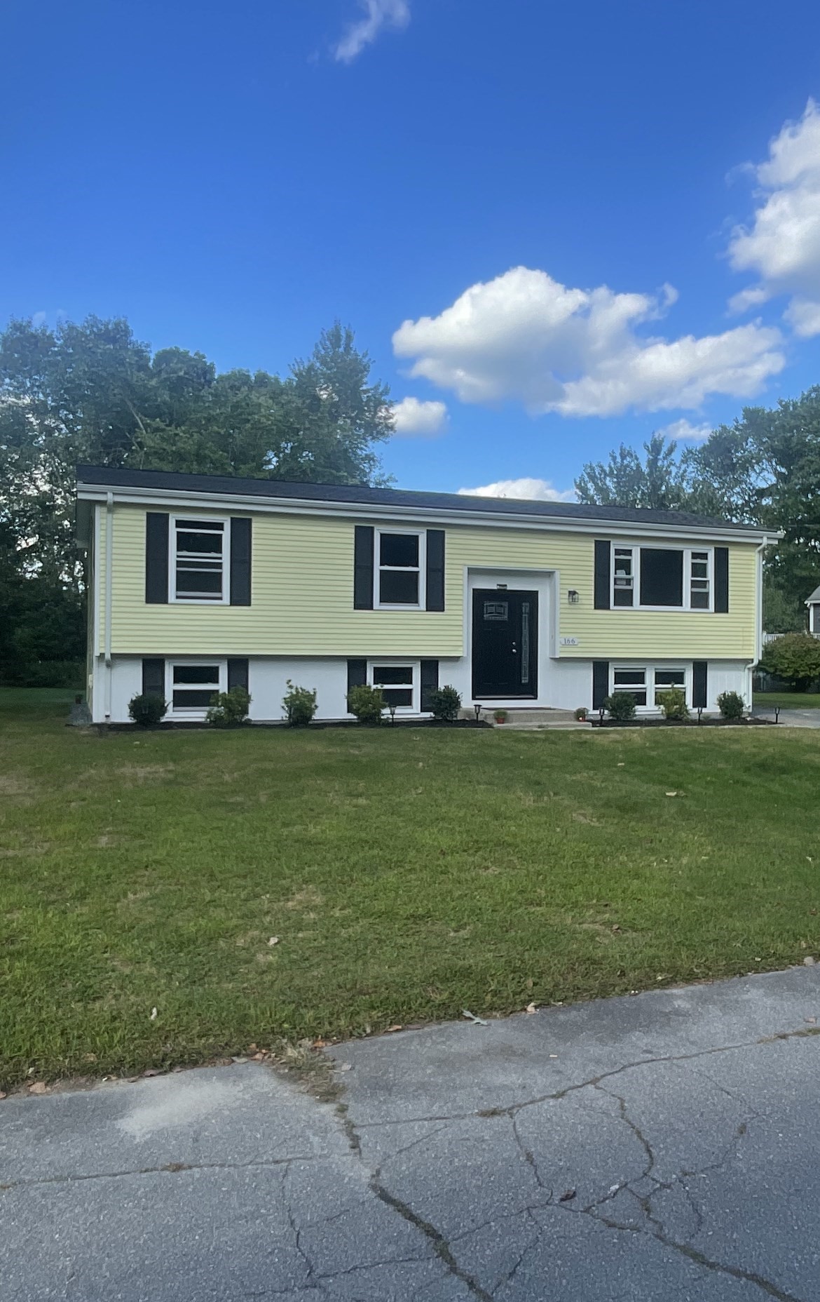 Casa Unifamiliar de 3 quartos em 166 Ingraham St, Attleboro