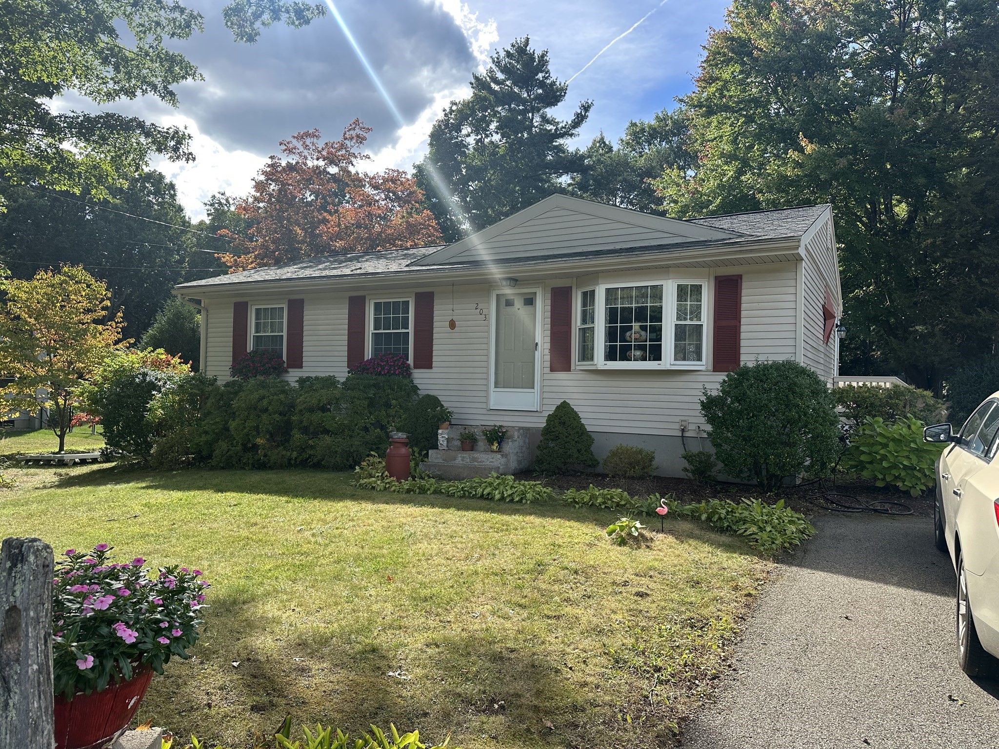 3-bed Single Family at 203 New Boston Rd, Sturbridge