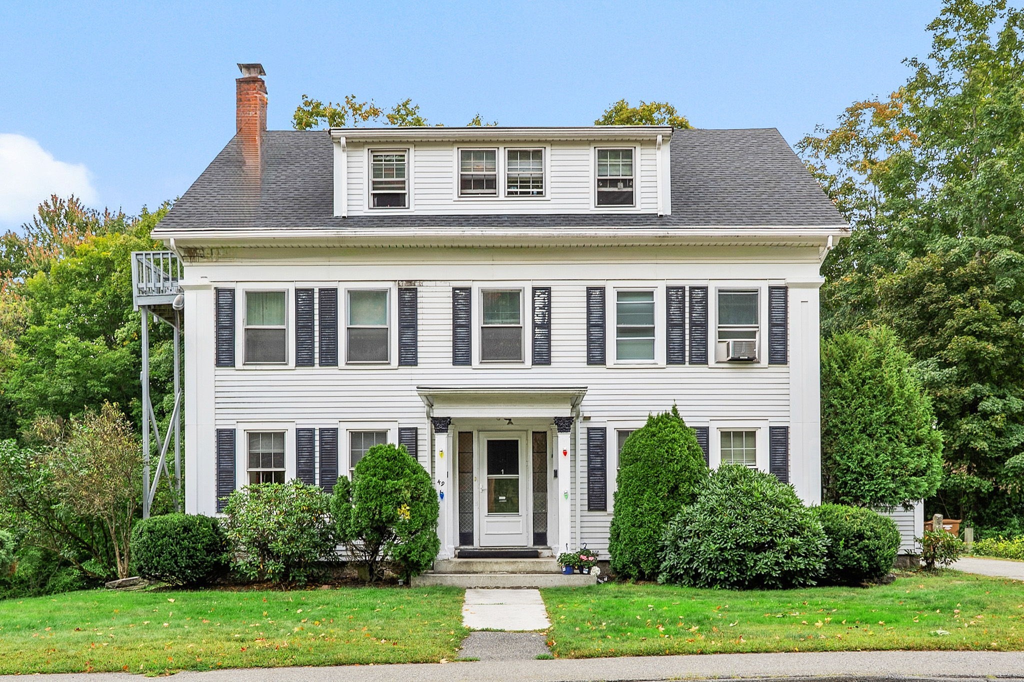 Multifamiliar de 9 quartos em 49 South St, Northborough