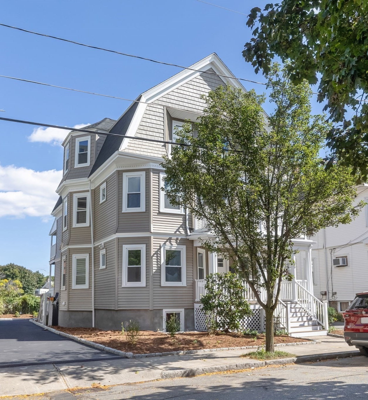 Condominio de 3 habitaciones en 83 Kenmere # 2, Medford