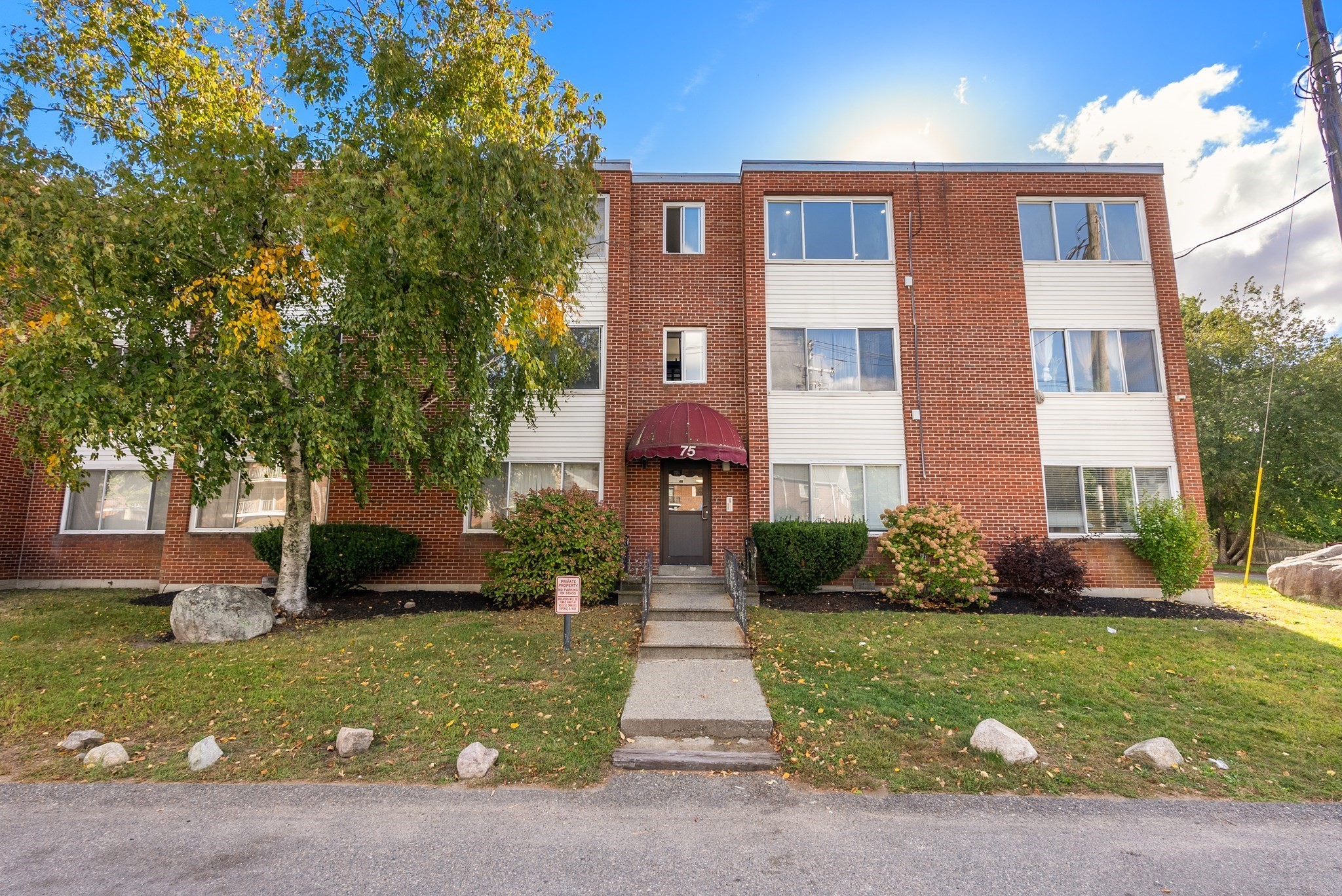 Condomínio de 2 quartos em 75 Colonel Bell Dr # 12, Brockton