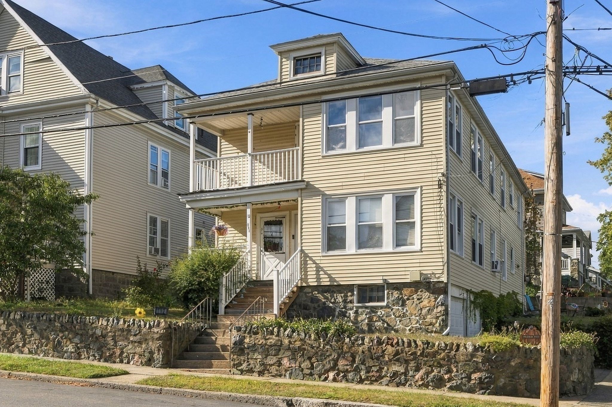 Multifamiliar de 4 quartos em 112 Bellevue Rd, Lynn