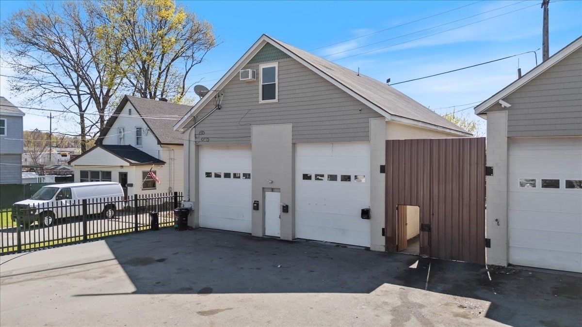 3-bed Single Family at 33 Garfield St, Lawrence