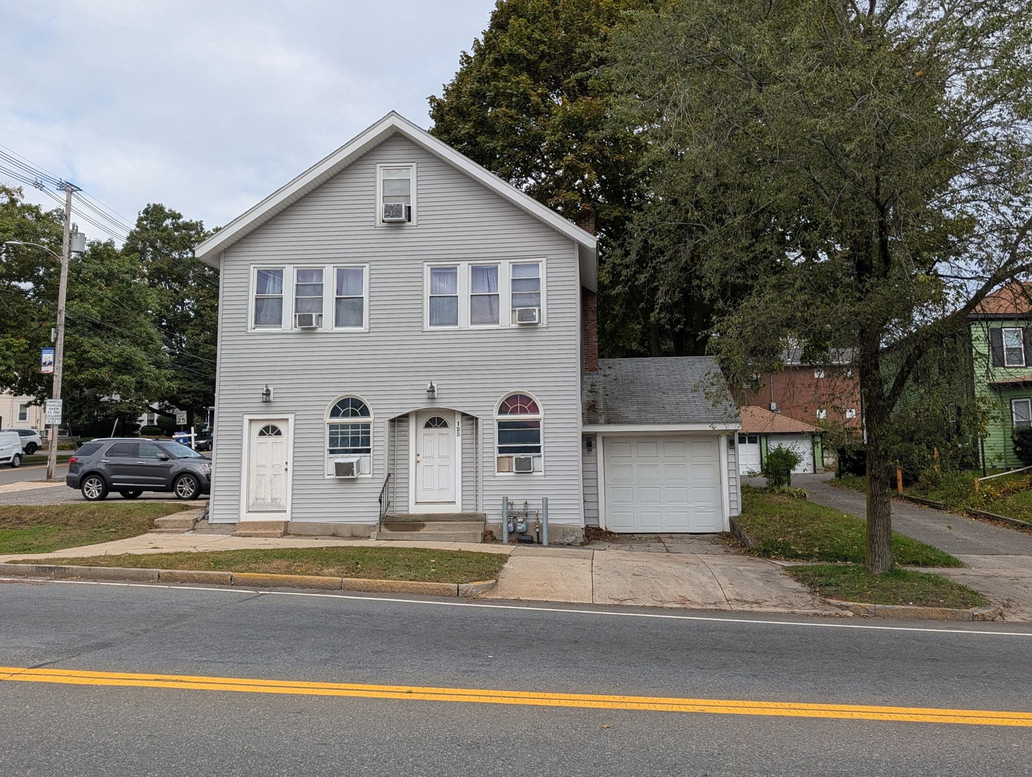 Multifamiliar de 4 habitaciones en 123 West Main Street, Marlborough