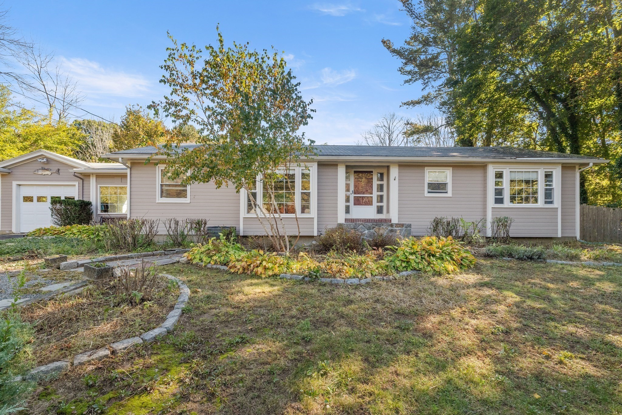 3-bed Single Family at 335 Essex Ave, Gloucester