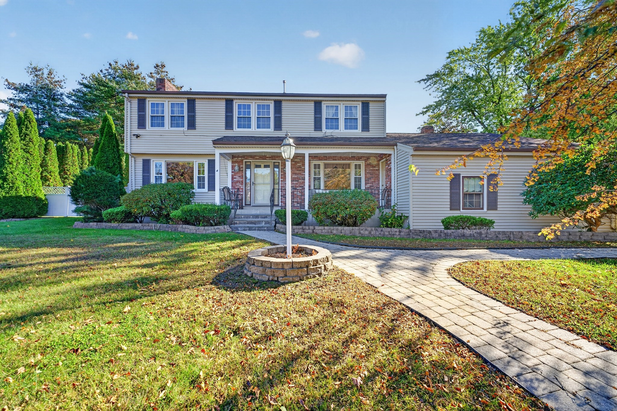 4-bed Single Family at 4 Old Homestead Rd, Methuen