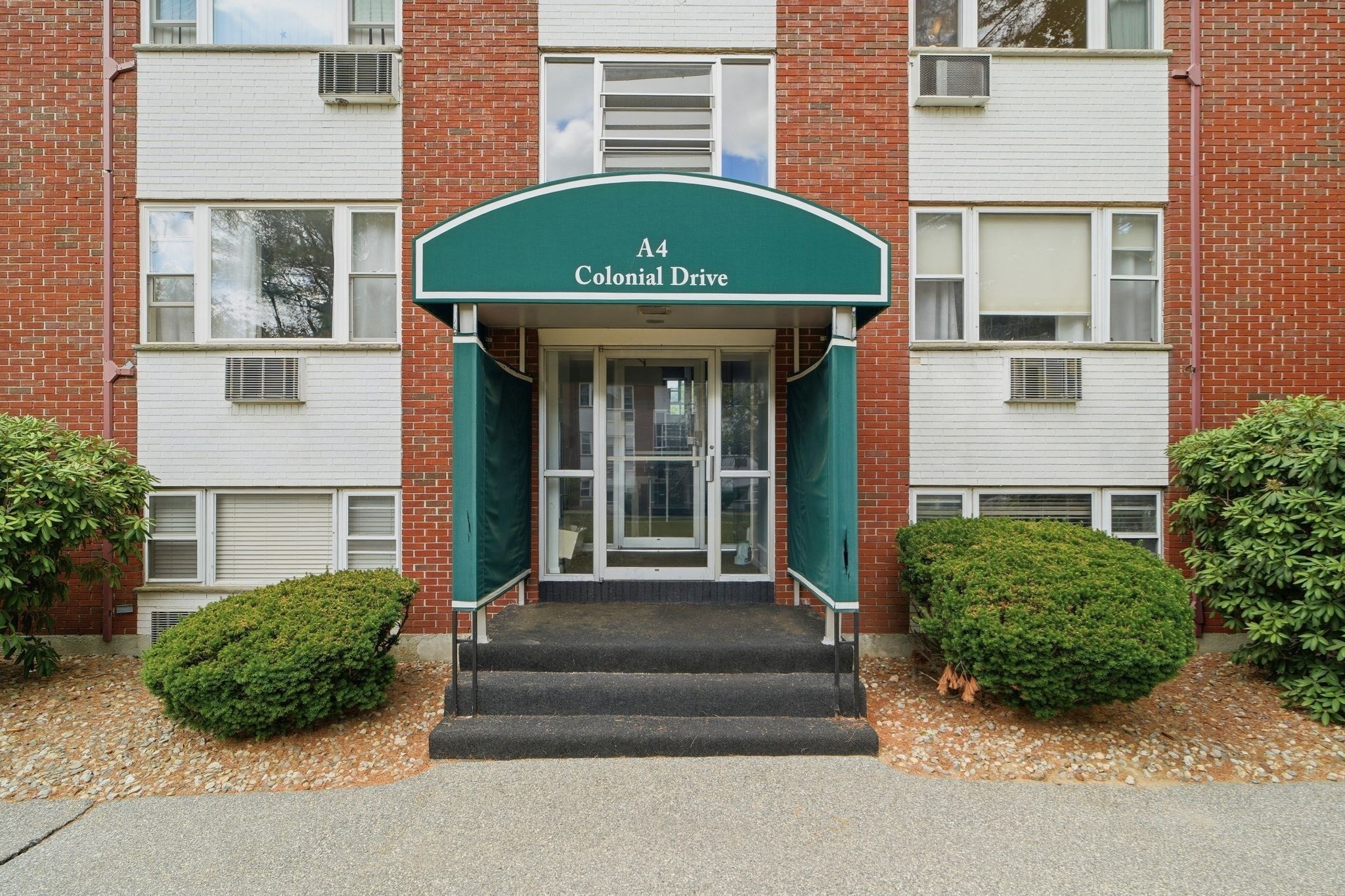 2-bed Condo at 4 Colonial Dr # 11, Andover