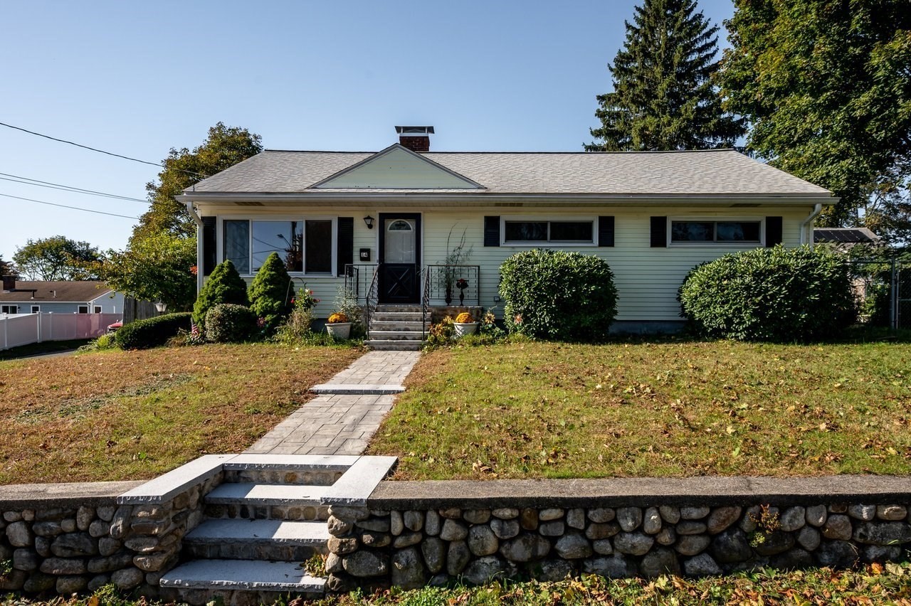 3-bed Single Family at 14 Coronet Ave, Methuen