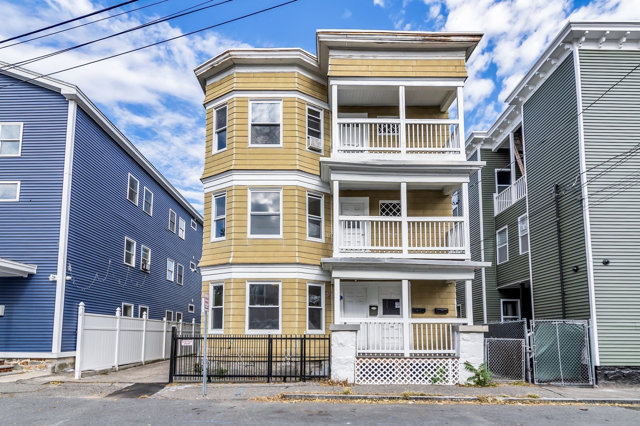 9-bed Multi-Family at 7-9 Champlain Ave, Lawrence