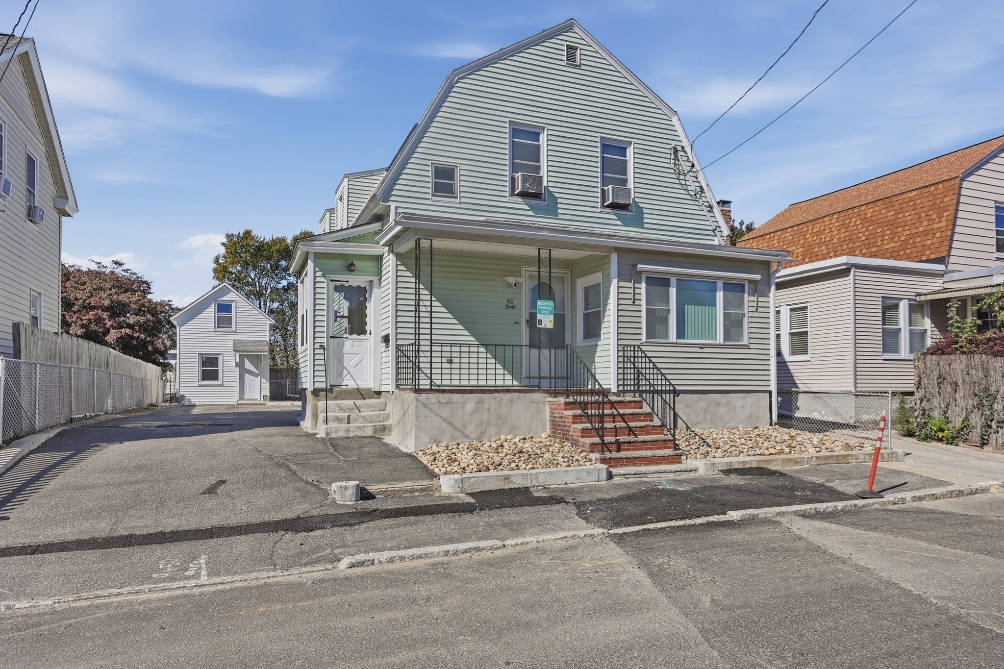 6-bed Multi-Family at 40 Bunker Hill Ave, Lowell