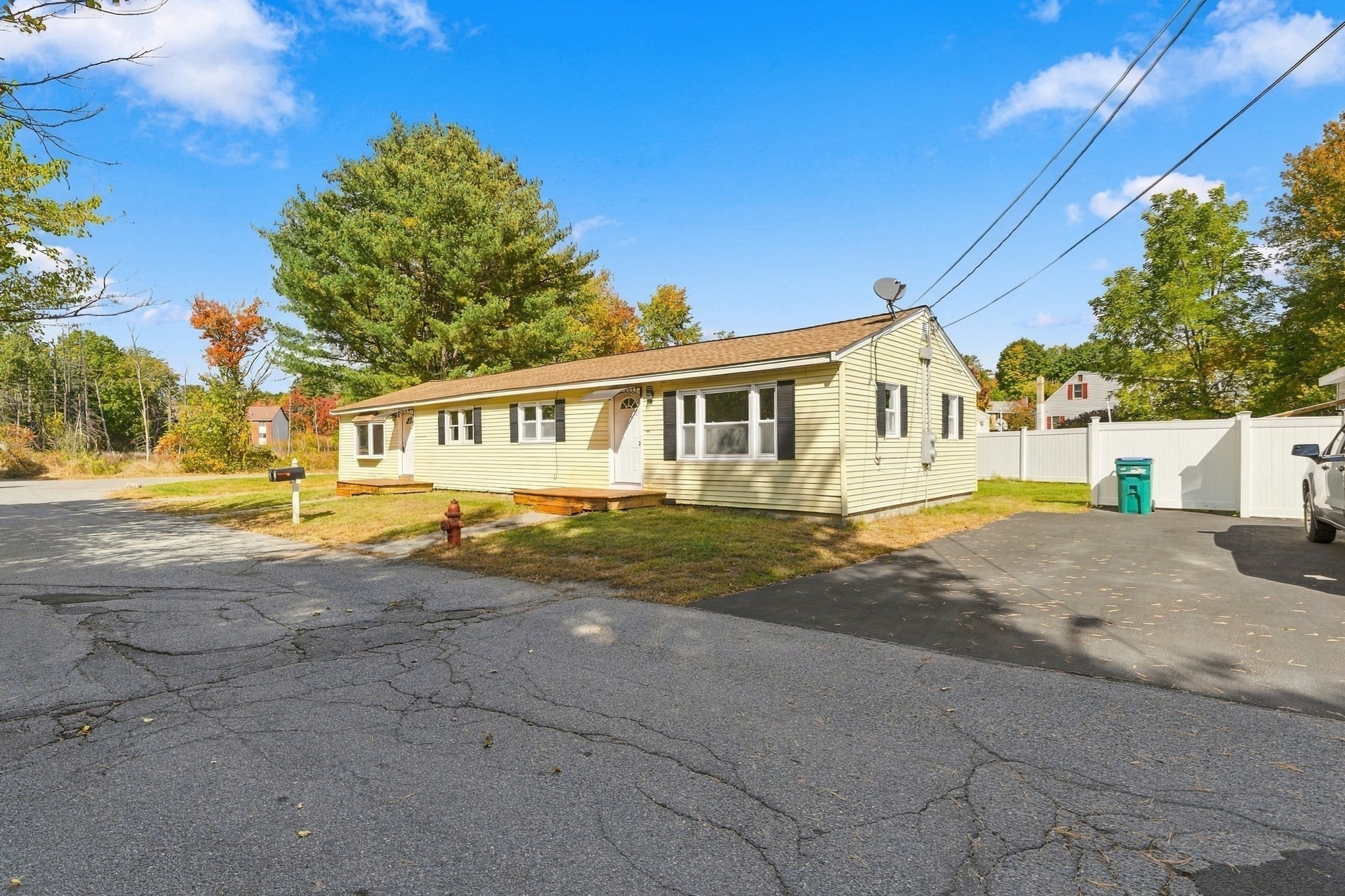 Multifamiliar de 5 quartos em 31-37 Monarch St, Lowell