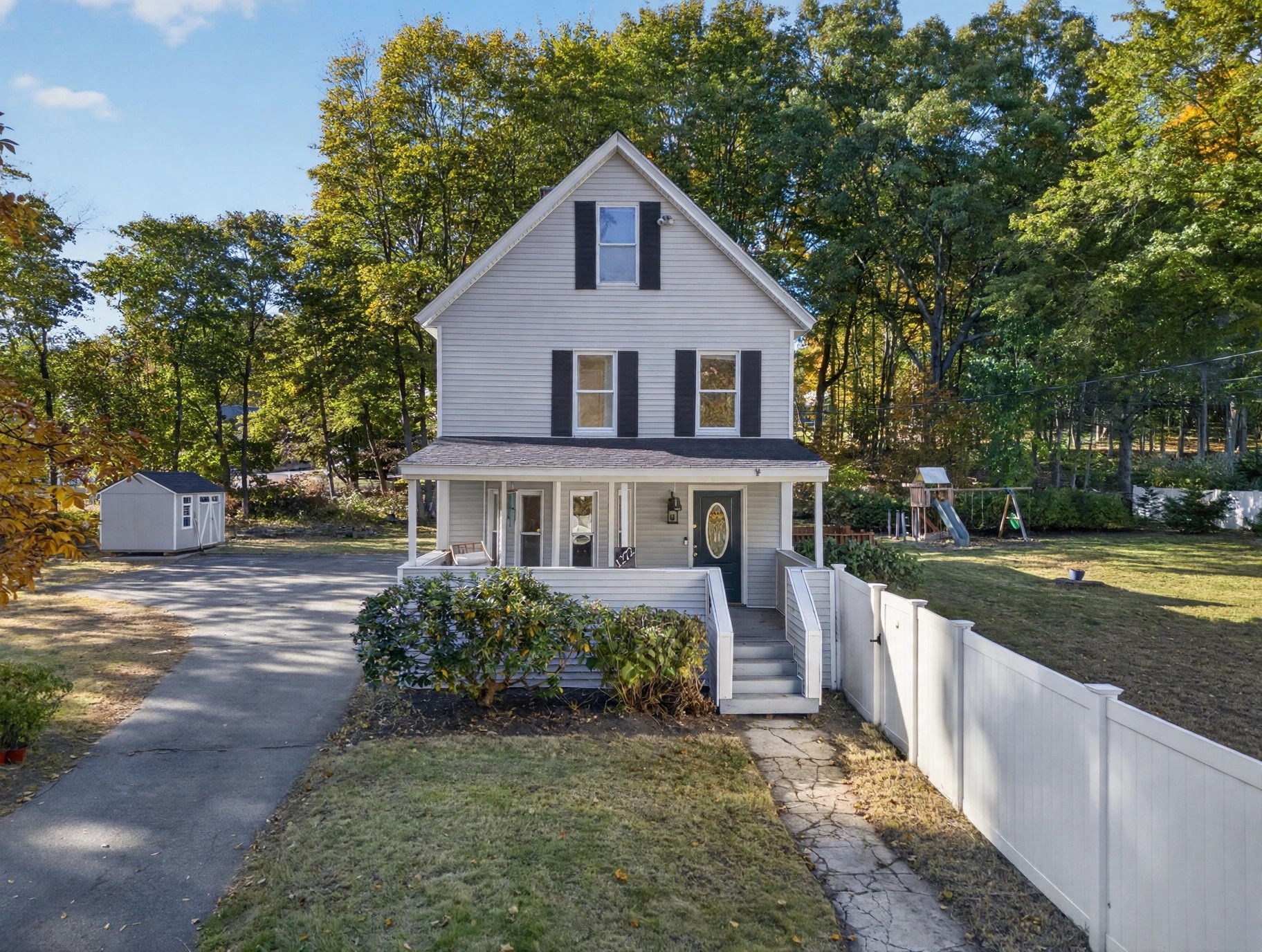 4-bed Single Family at 1272 Mammoth Rd, Dracut