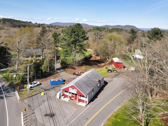 Comercial de 0 habitaciones en 460 Amherst Rd, South Hadley