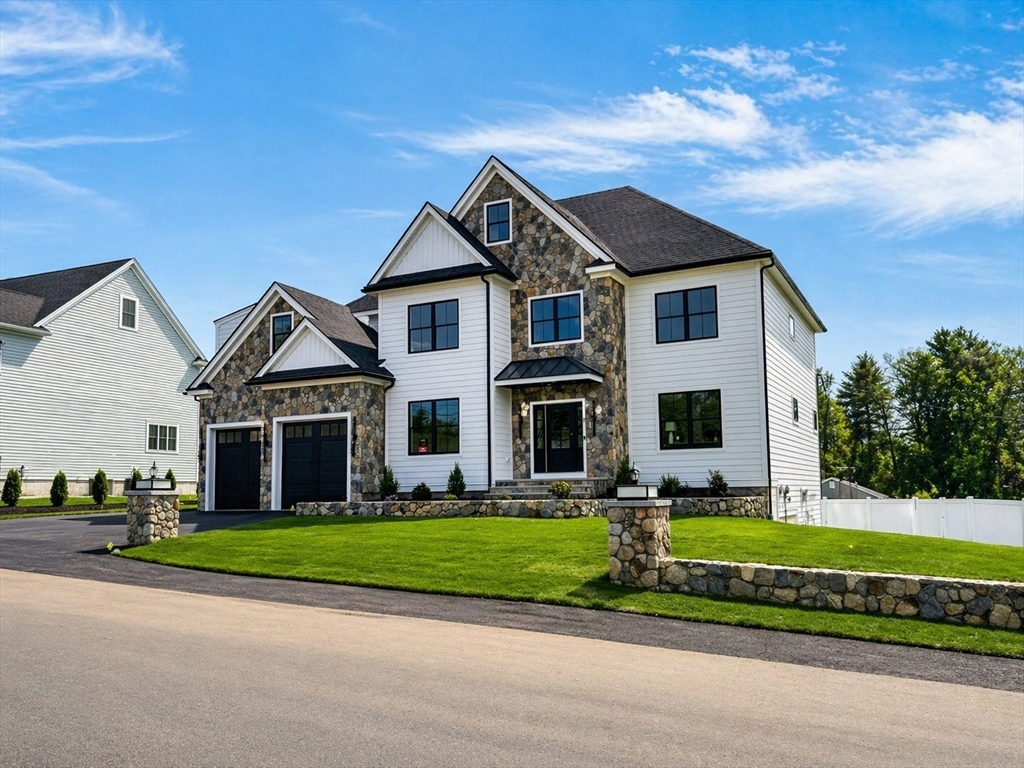 5-bed Single Family at 5 Lisa St, Burlington