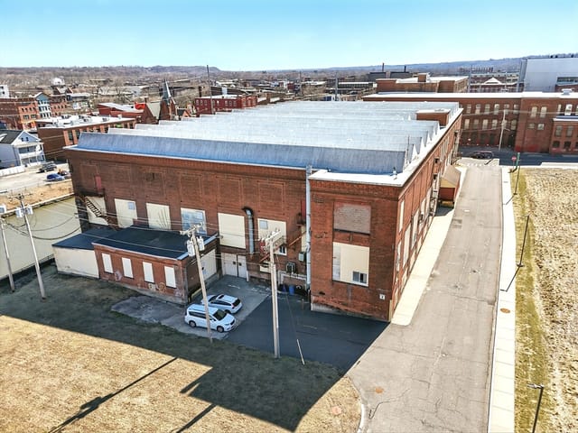 Comercial de 0 habitaciones en 1 Bigelow St, Holyoke