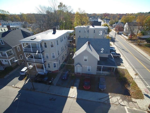 Multifamiliar de 16 quartos em 222-226 South Main St & 1 Mulberry St, Attleboro