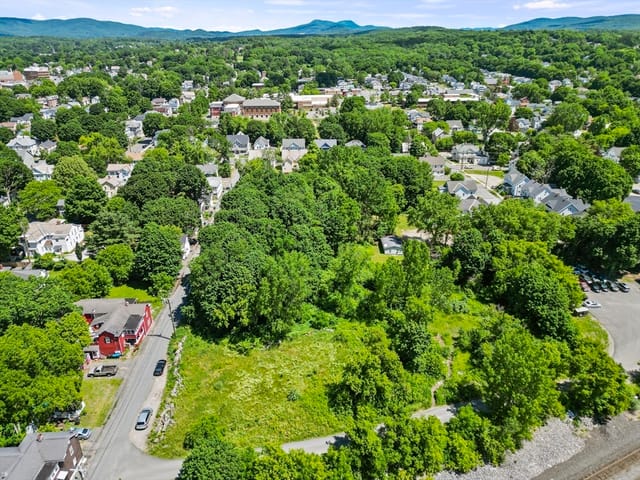 Terreno de 0 quartos em 0 Pleasant St, Pittsfield
