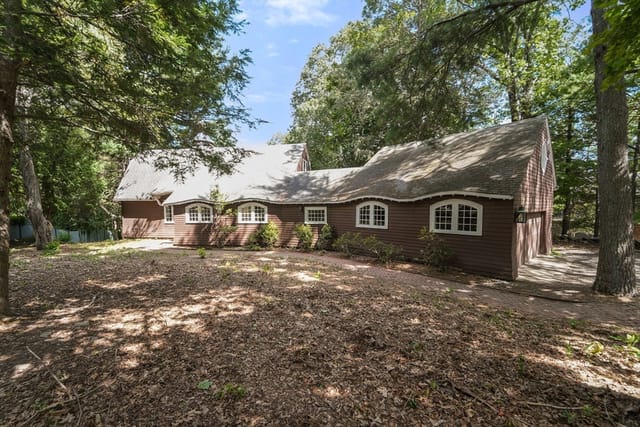 3-bed Single Family at 136 Dudley Rd, Newton