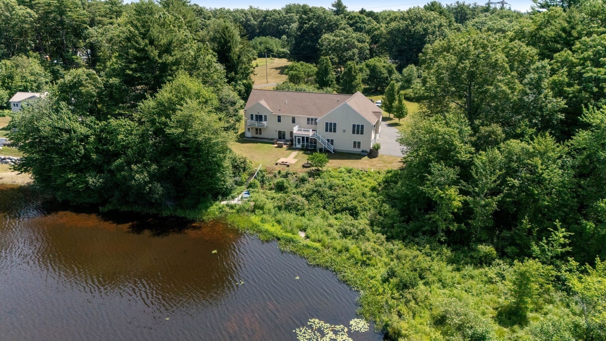 6-bed Single Family at 155 Ousamequin Pnes, East Bridgewater