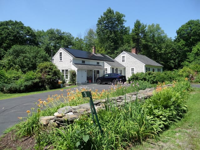 3-bed Single Family at 3 Stage Rd, Chesterfield