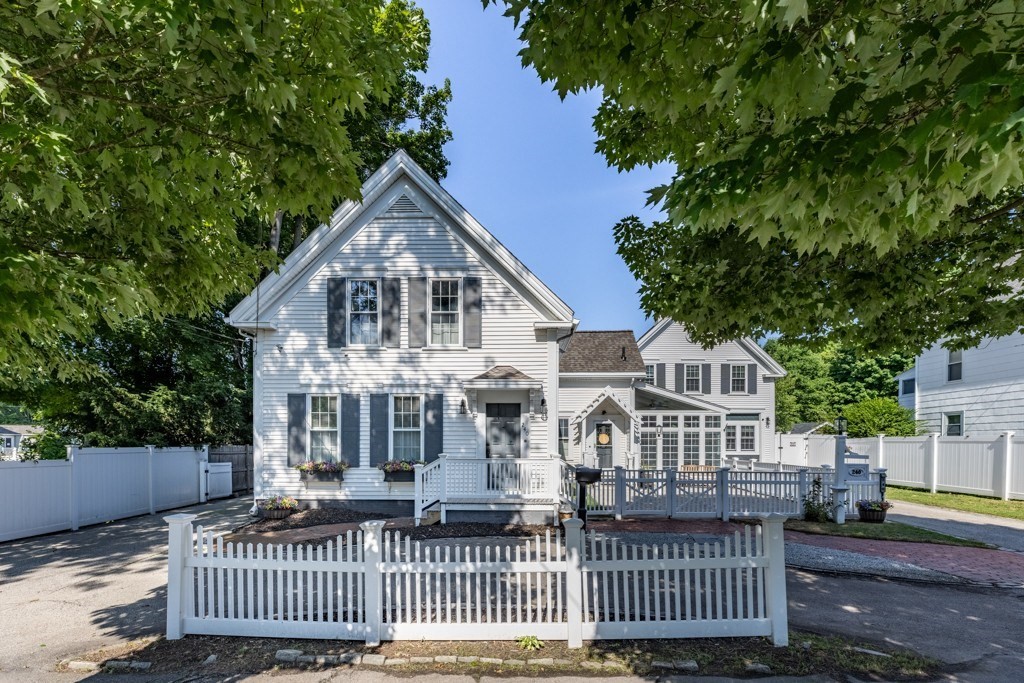 Casa Unifamiliar de 8 quartos em 240 Plymouth St, Abington