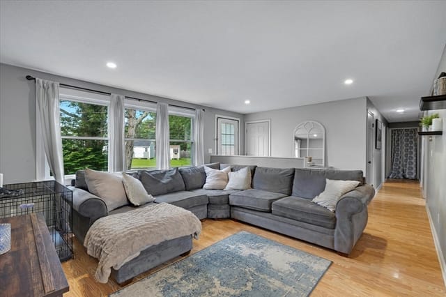 Casa Unifamiliar de 3 quartos em 579 E Falmouth Hwy, Falmouth
