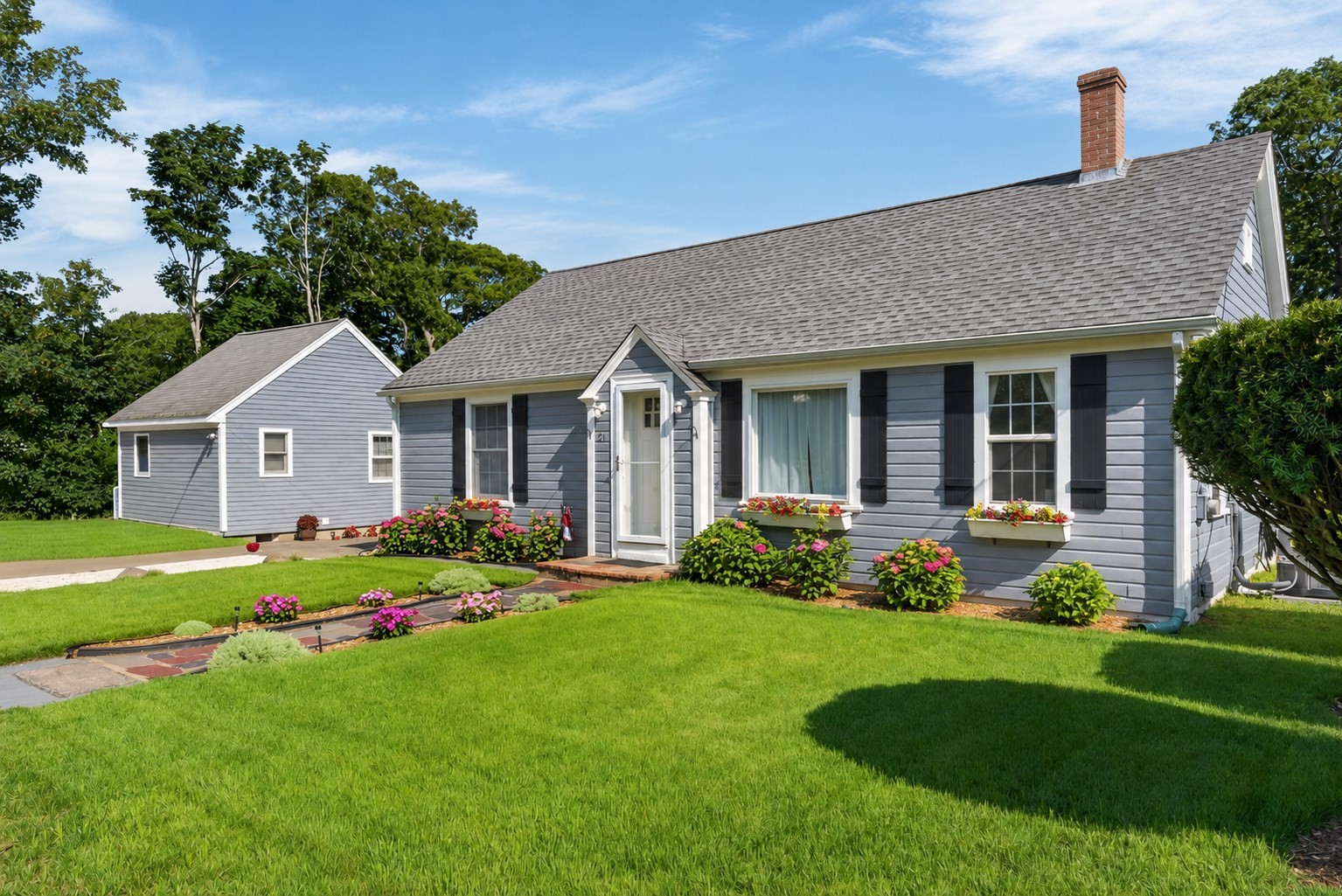 4-bed Single Family at 21 W Spring St, Tisbury