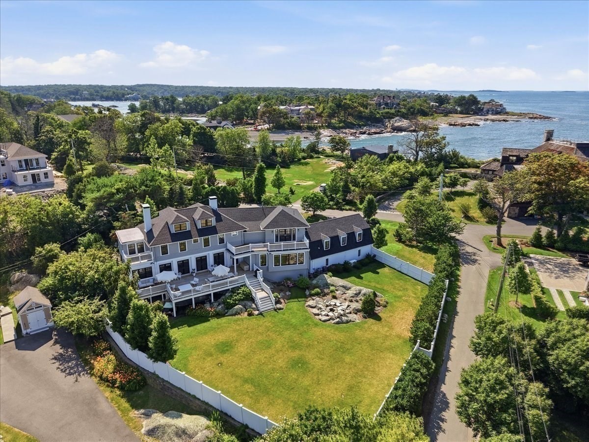 Casa Unifamiliar de 5 quartos em 41 Hobart Ln, Cohasset