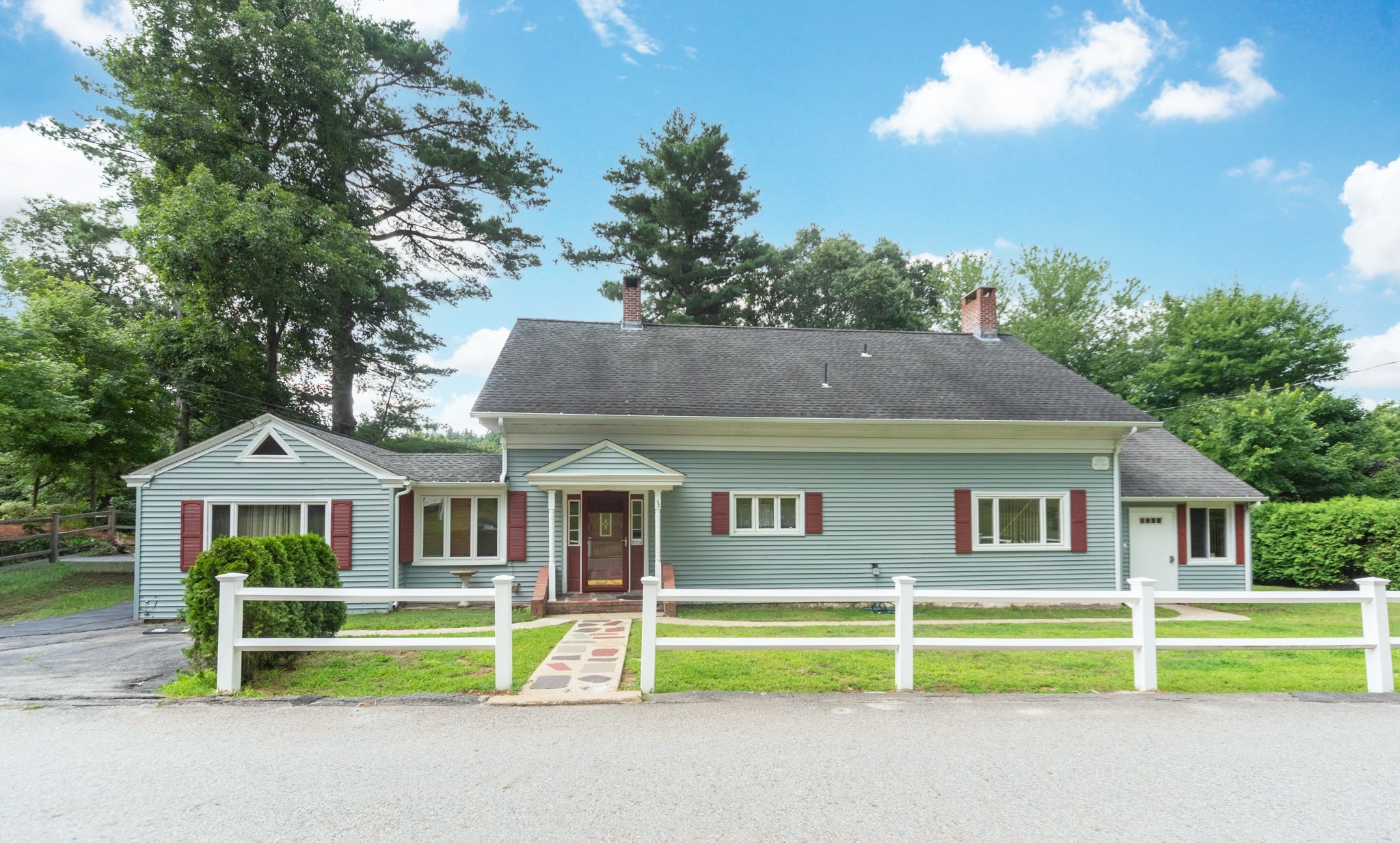 Multifamiliar de 3 quartos em 28 Highland St, Southborough
