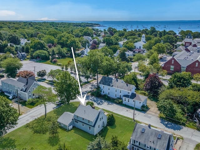 3-bed Single Family at 23 Hammond St, Mattapoisett