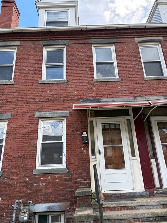 Casa Unifamiliar de 4 habitaciones en 46 N Canal St, Holyoke