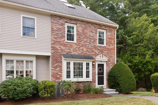 Condominio de 2 habitaciones en 27 E Brookfield Drive, Groton