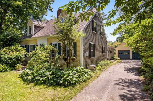 4-bed Single Family at 12 Rolfes Ln, Newbury