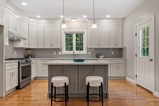 3-bed Single Family at 6 Jewett Rd, Sterling