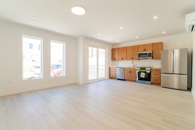 1-bed Condo at 150 Williams # 14, Chelsea