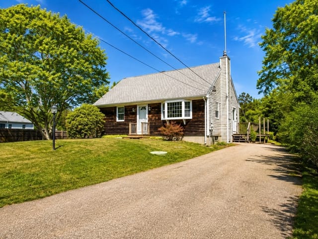 4-bed Single Family at 7 Marina Dr, Mattapoisett