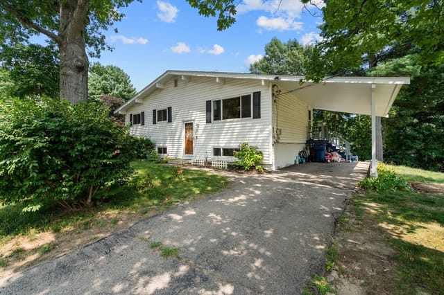 4-bed Single Family at 14 Richard Rd, Medway