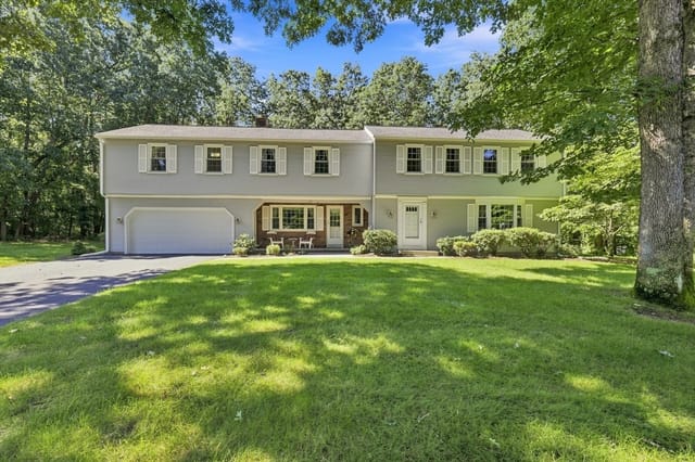 Casa Unifamiliar de 4 quartos em 76 Mohawk Dr, Longmeadow