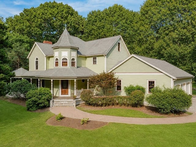 4-bed Single Family at 5 Captain Harris Dr, Freetown