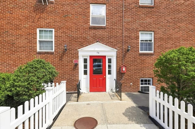 2-bed Condo at 74 Springvale Ave # 1, Chelsea