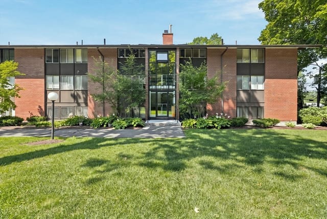 Condomínio de 3 quartos em 3 Longwood Dr # 103, Andover