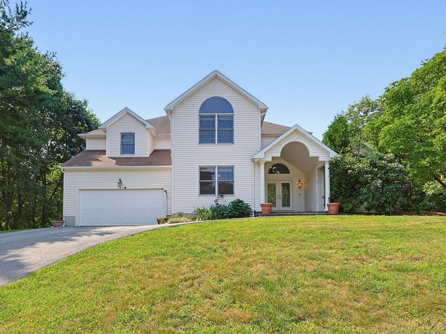 4-bed Single Family at 250 Palisades Cir, Stoughton