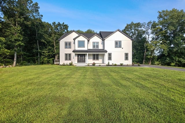 4-bed Single Family at 10 Falcon Drive, Shrewsbury