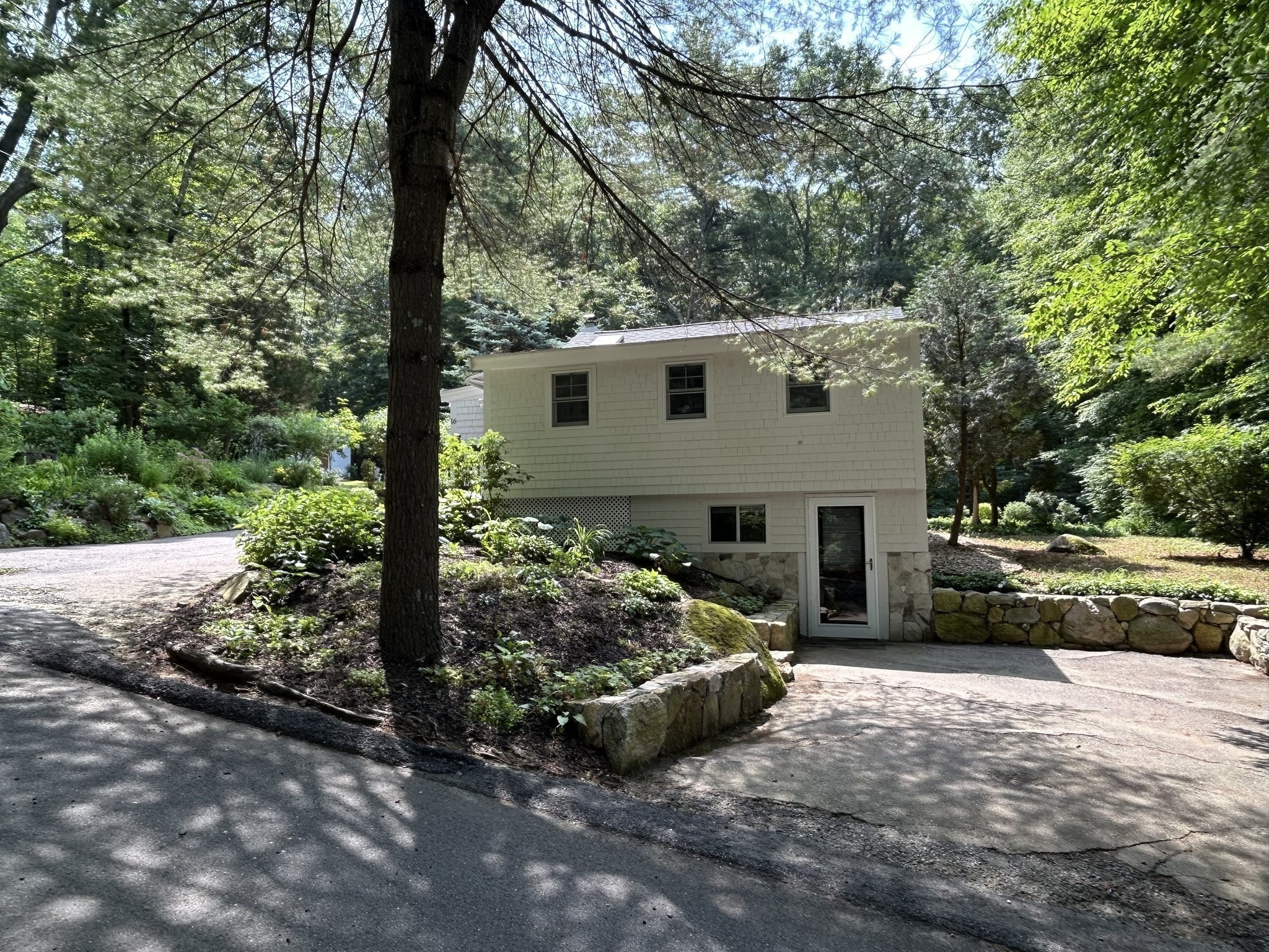 2-bed Single Family at 16 Yale Rd, Hopkinton