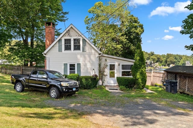 2-bed Single Family at 82 Point Grove Rd, Southwick